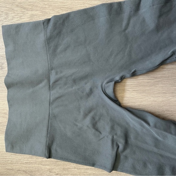 Set Active Two-Piece SCULPTFLEX Set - Slate Gray - Picture 9 of 10